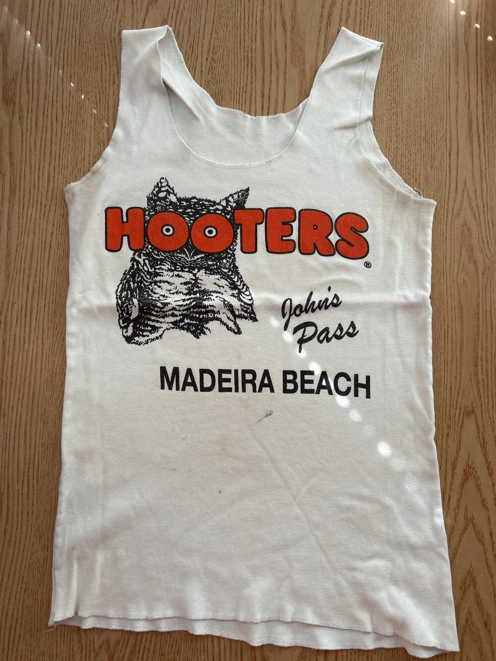 b1 Women's Hooters Girl Worn Uniform Tank from Madeira Beach stretch size Medium
